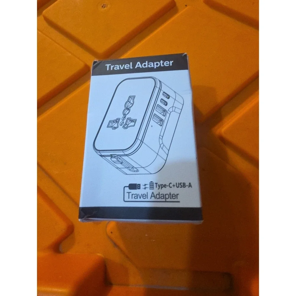 Universal Travel Adapter‎ USB-A USB-C Universal AC Socket